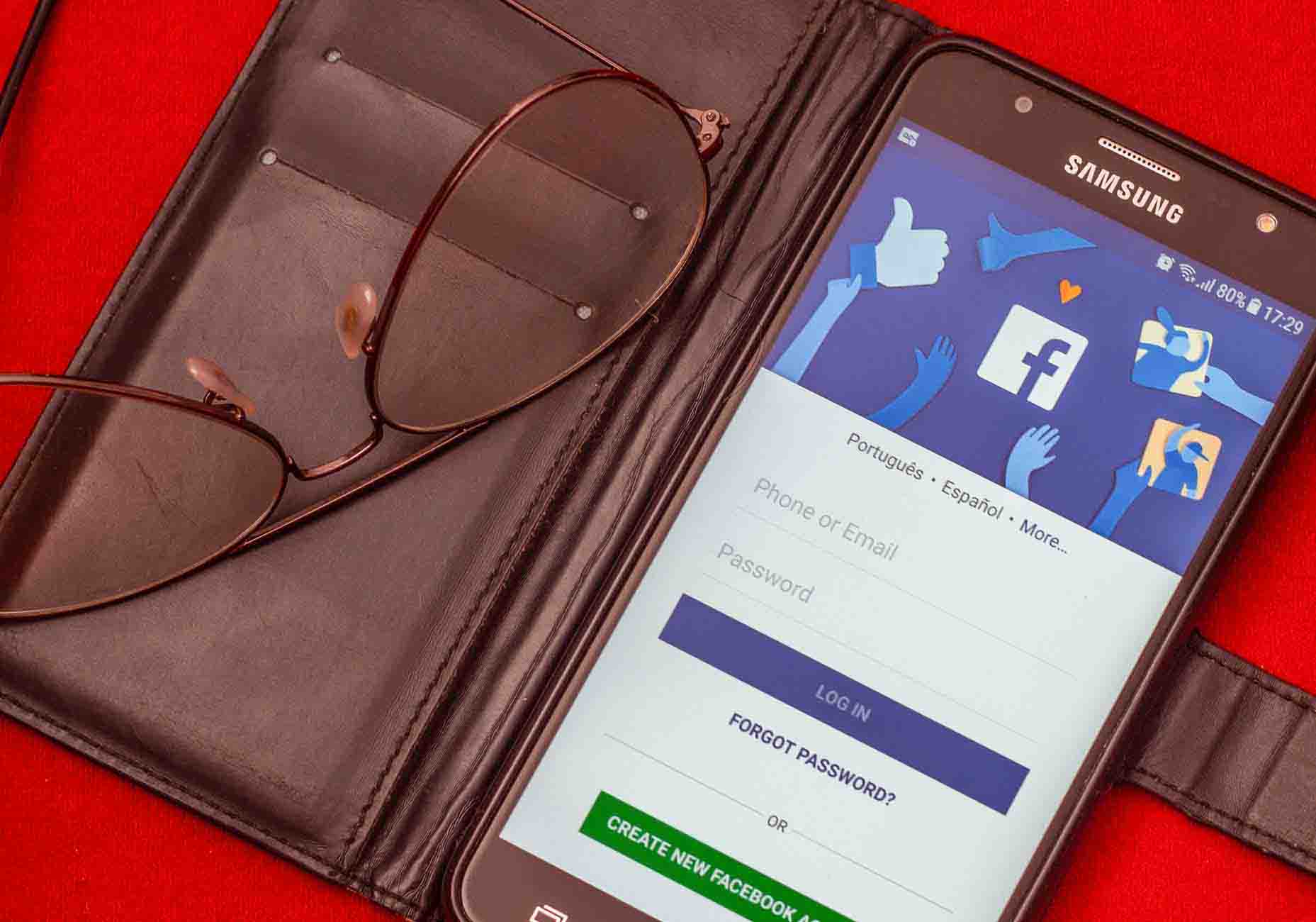 Video-Chat-Service-by-Facebook-and-Skype