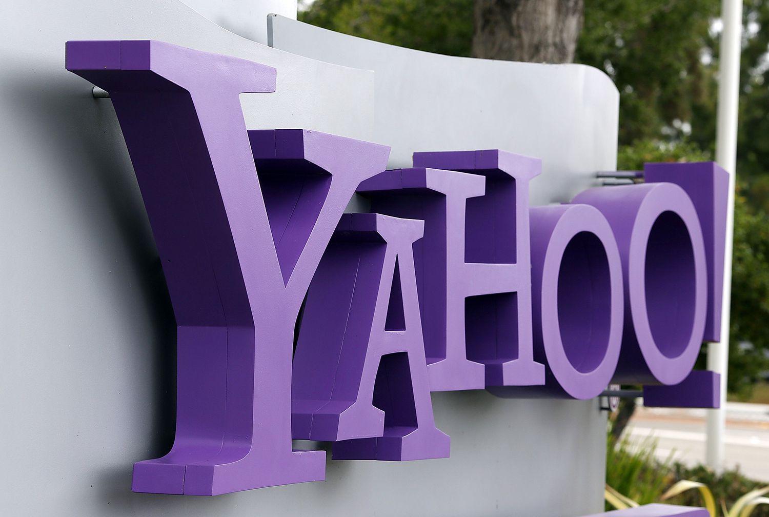 Yahoo Deletes 75,000 Associated Content Articles, Moves Rest to New Yahoo Voices Site